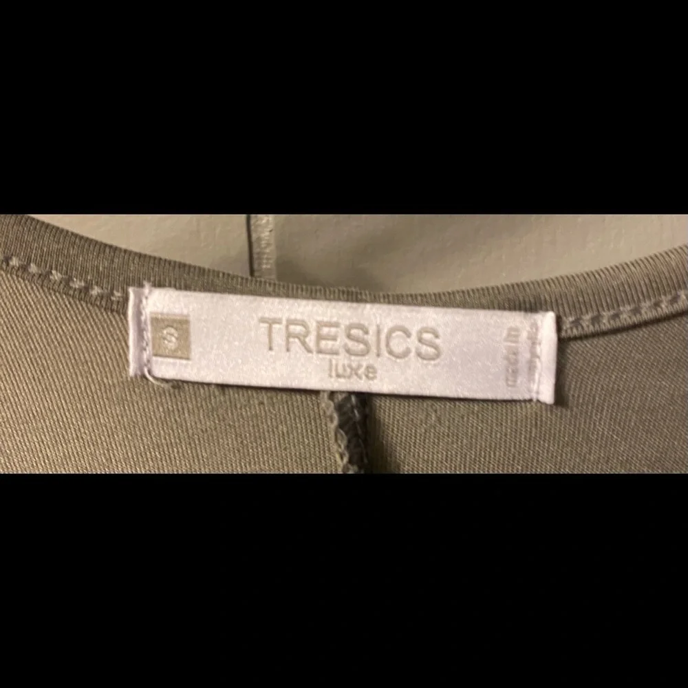 Cold shoulder - Picture 2 of 2